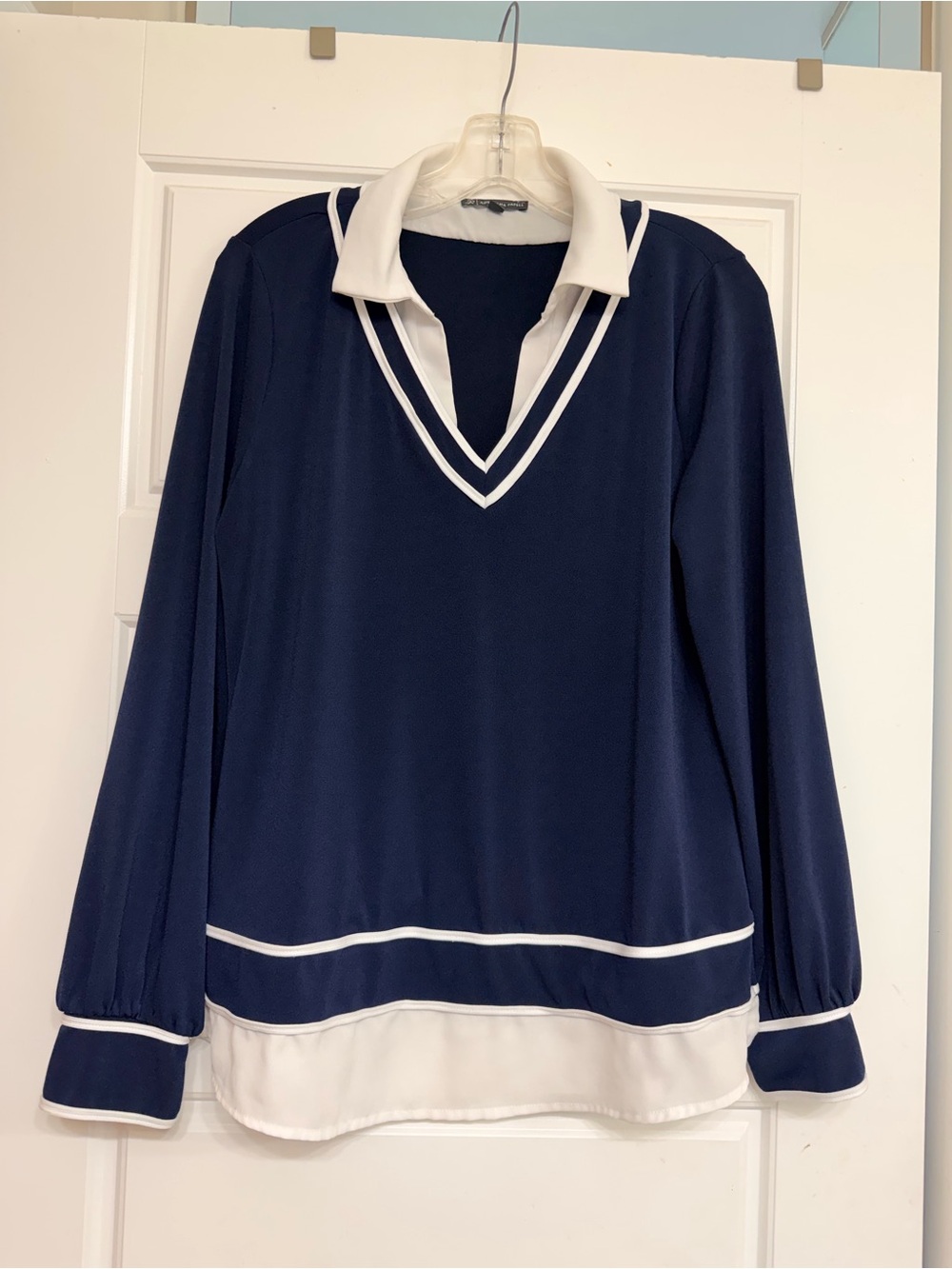 Adrianna Papell Navy and White V‑Neck Layered Pullover